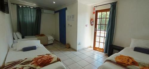 Hostal The Bay Lodge