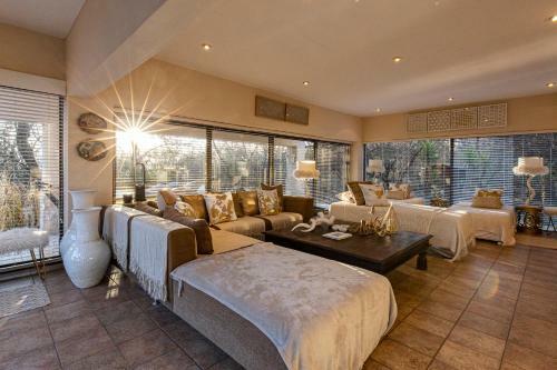 Vaal River Yolo Spaces - Vaal River Bush Lodge