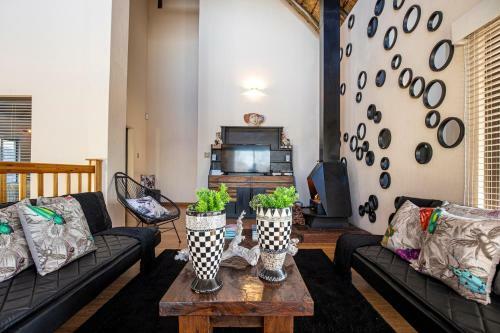 Vaal River Yolo Spaces - Vaal River Bush Lodge