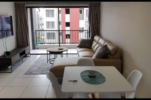 New And Luxurious Lonehill Apartment