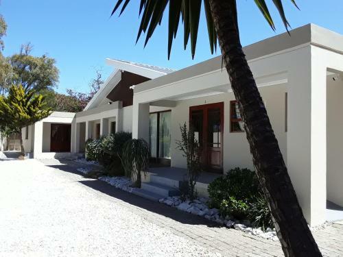 Hotel 71 On Albert Guest House