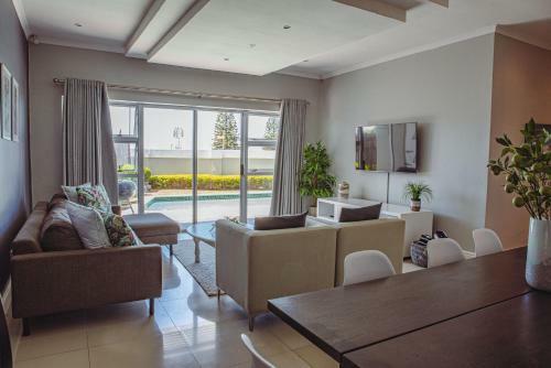 Exclusive Poolside Villa, Humewood