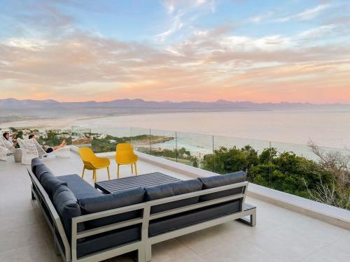 Dizzy Hill Villa With 270� Breathtaking Views. Pool + Patio