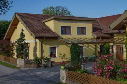 Hostal Privatzimmer Und Ferienwohnungen Leeb
