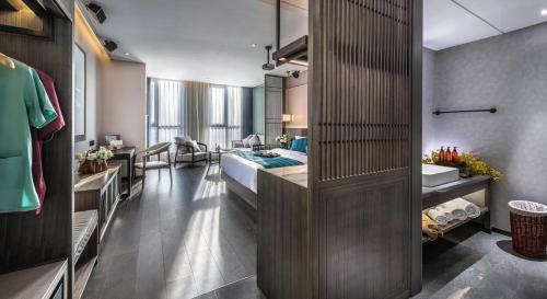 Liz Hotel