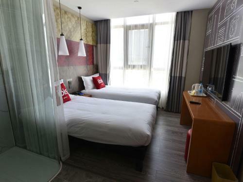 Ibis Lanzhou West Railway Station Hotel