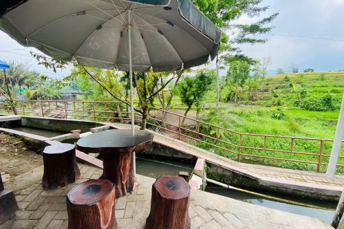 Hotel Rumah Kayu Pinggir Kali Redpartner