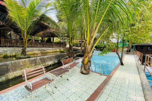 Hotel Rumah Kayu Pinggir Kali Redpartner
