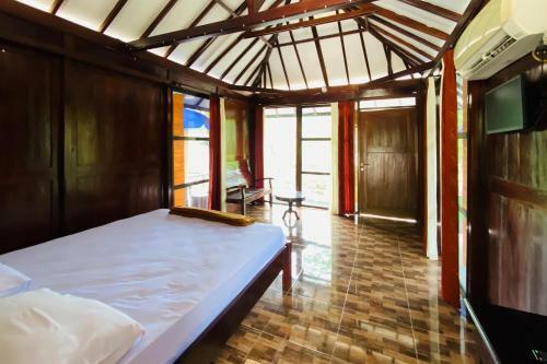 Hotel Rumah Kayu Pinggir Kali Redpartner