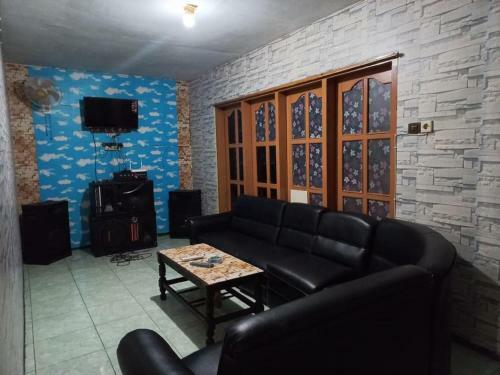Hotel Oyo 90757 Am'key Villa Tretes 1