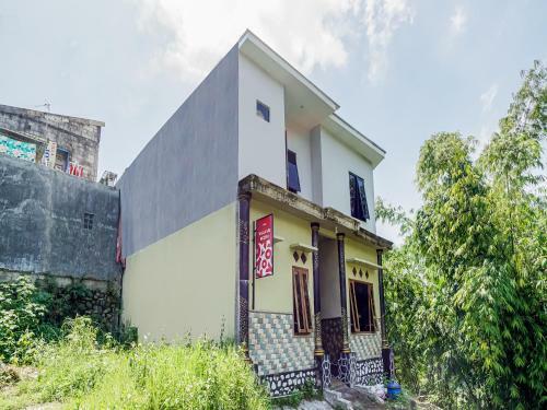 Hotel Oyo 90887 Villa Sri Rejeki