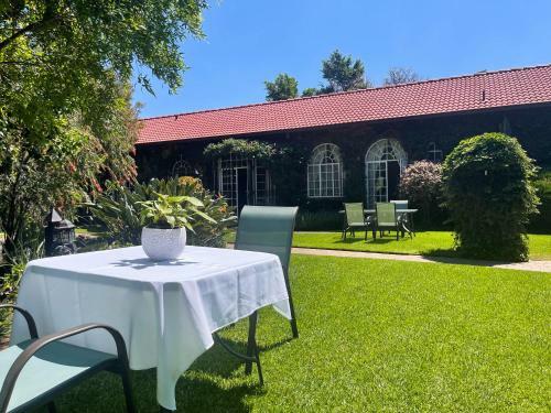 Hostal Amorus Guesthouse