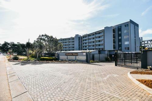Smart & Modern Apartment @ Menlyn Place