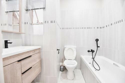 Smart & Modern Apartment @ Menlyn Place