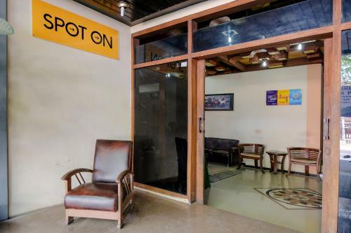 Spot On 1761 Hotel Dirgahayu
