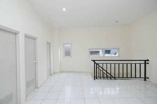 Hotel Oyo Life 2751 Deyo Kost