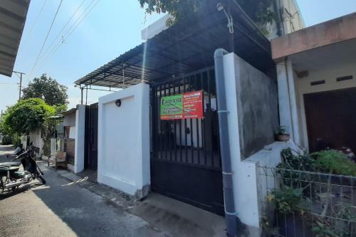 Hotel Oyo Life 2751 Deyo Kost