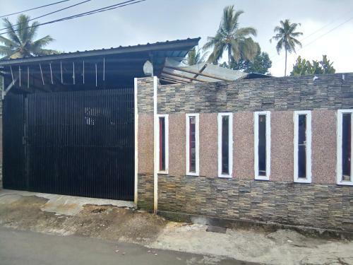 Hotel Oyo 90885 Villa Sairra Syariah