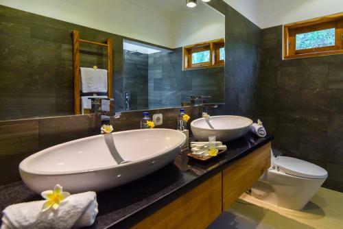 Lovina Premium Villa Resort - Luxury Holiday Service!