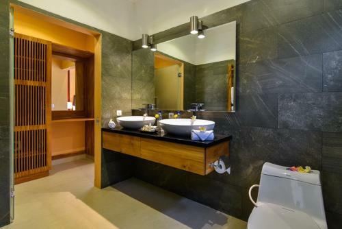 Lovina Premium Villa Resort - Luxury Holiday Service!