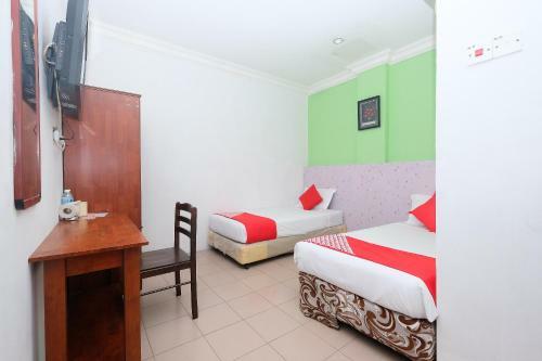 Oyo 850 Gold Star Hotel
