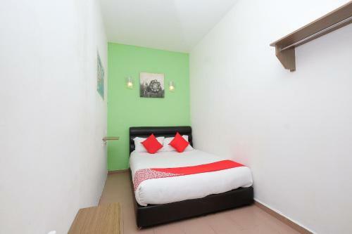 Oyo 850 Gold Star Hotel