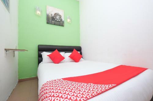 Oyo 850 Gold Star Hotel