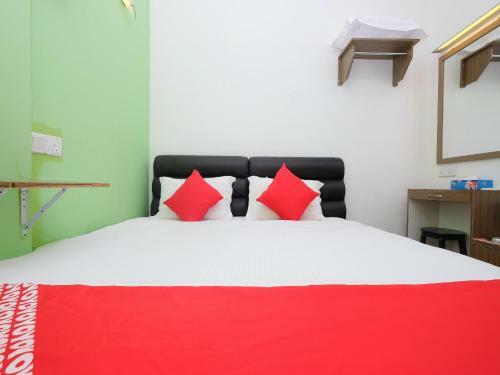 Oyo 850 Gold Star Hotel