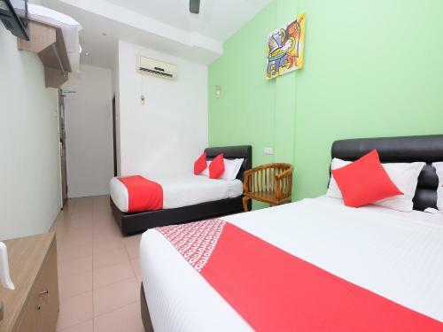 Oyo 850 Gold Star Hotel