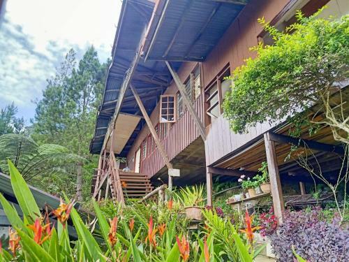 Oyo Home 90430 Mountain Resthouse
