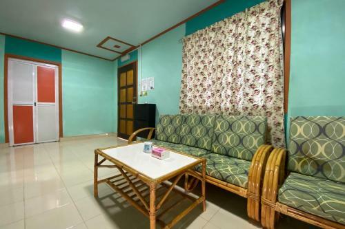 Oyo Home 90286 Yuna Bamboo Rest & Stay