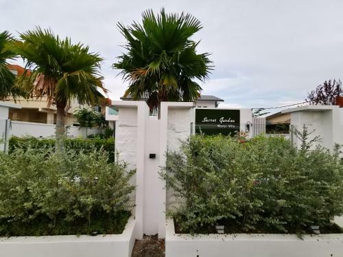 Hostal Secret Garden Warni Villa (muar)