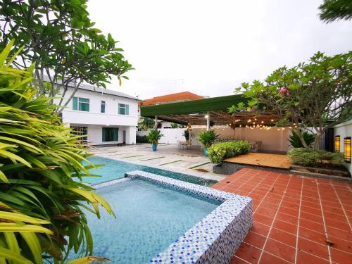 Hostal Secret Garden Warni Villa (muar)