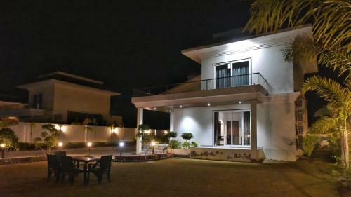 Miami - Luxury Villa With Home Theater & Pool