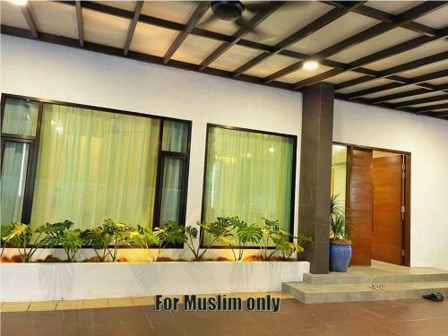Alexis Villa (for Muslim Only)