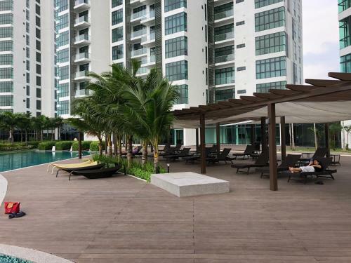 Luxury Smart Apartment W/ Poolview @green Haven