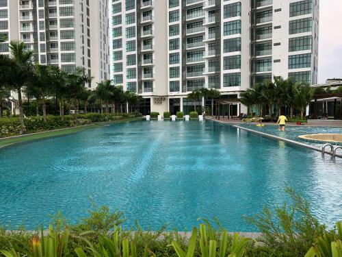 Luxury Smart Apartment W/ Poolview @green Haven