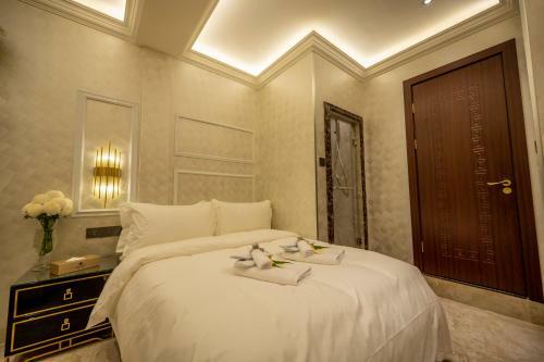 A Residence @ Between Hilton & Cititel Hotel