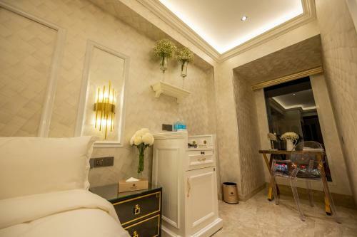 A Residence @ Between Hilton & Cititel Hotel
