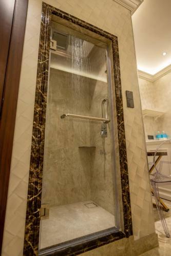 A Residence @ Between Hilton & Cititel Hotel