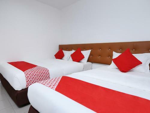 Oyo 89672 Eg Hotel Jj