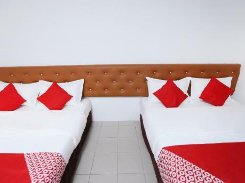 Oyo 89672 Eg Hotel Jj