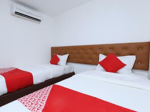 Oyo 89672 Eg Hotel Jj