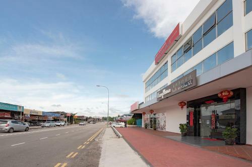 Capital O 90447 Hotel Ezzyhome Kebun Teh