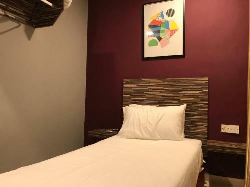 Oyo 90487 K Threegod Hotel