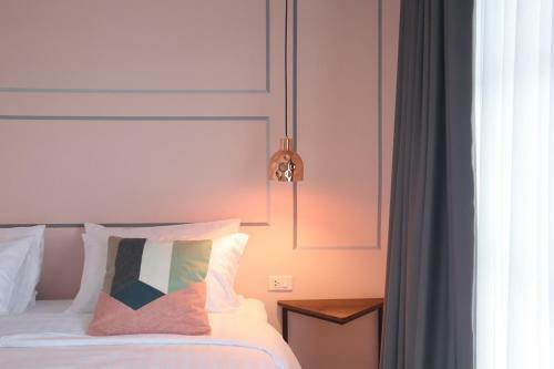 Bed & Breakfast Goodnight Poshtel + Free Netflix