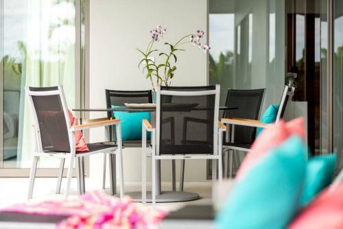 Villa **80% Discount** 2 Bed/2 Bath Single Level, Garden