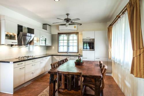 4 Bedroom 5 Palms Villa - 20 Seconds Walk To Beach