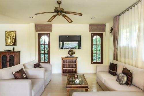 8 Bedroom Villas On Beach Front