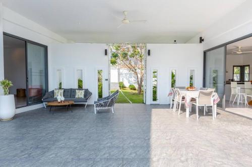 Lady Blue Villa 3 Bedrooms 500m From The Beach